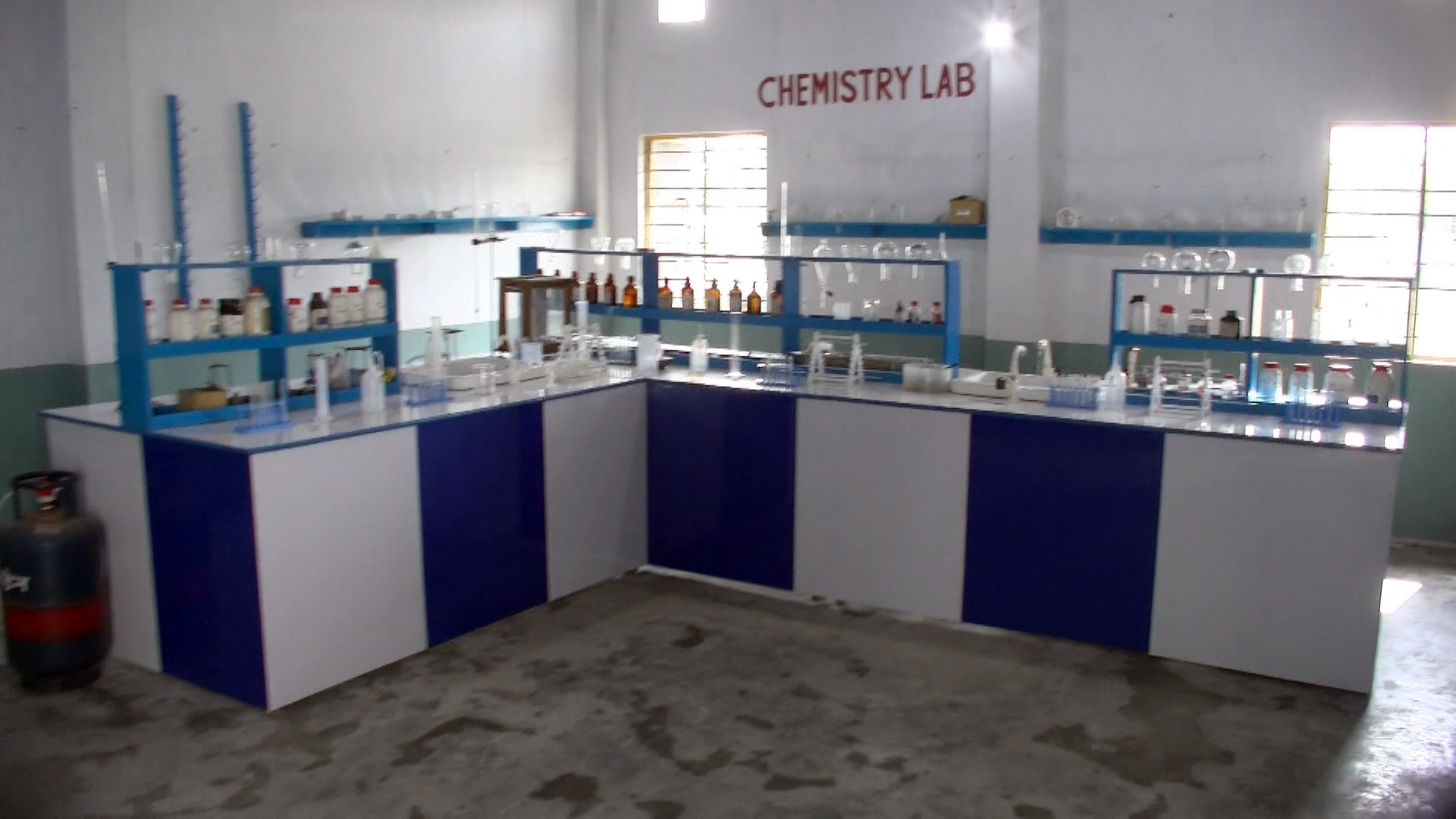 Holy Mission School chemistry practical session